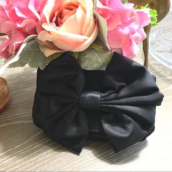 RSVP BLACK SATIN CLUTCH WITH.BOW - Picture 13 of 14